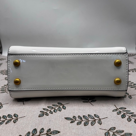 Tory Burch Cream Crossbody Bag with Gold Hardware - Picture 5 of 7